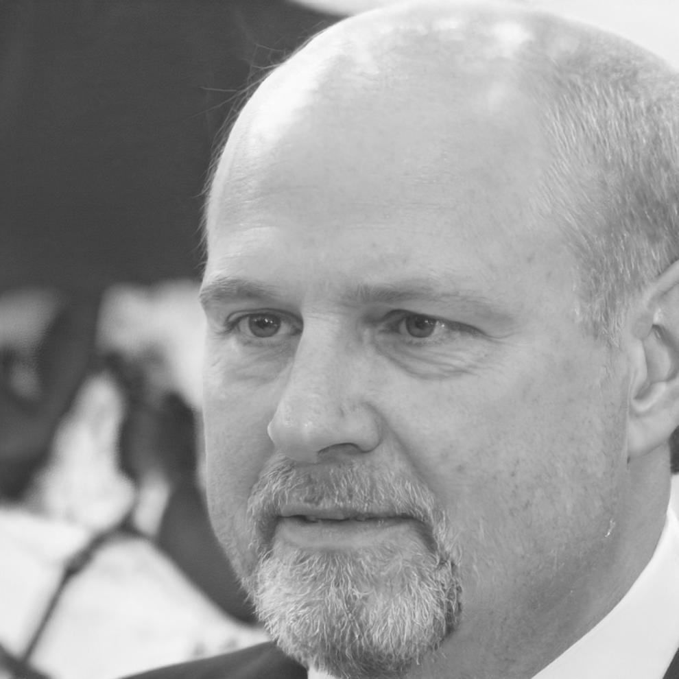 Portret Radu Ionescu, consultant financiar principal